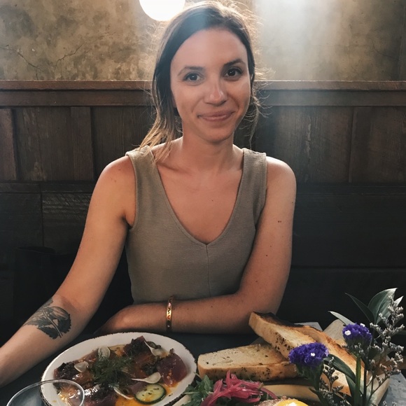 Meet your Posher, Laura - Picture 3 of 5